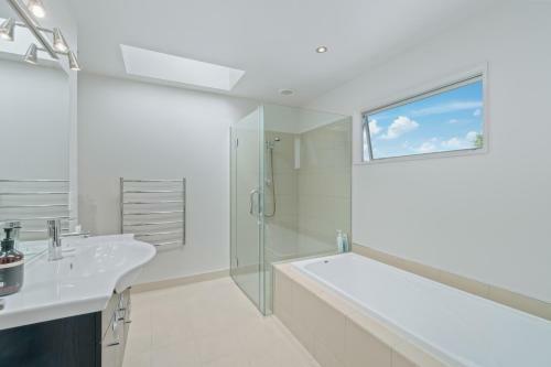 Views On Koru - Wanaka Holiday Home