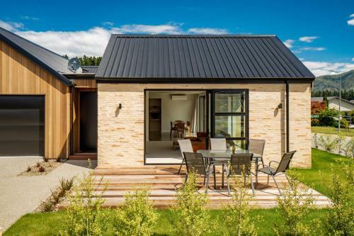 Alpine Bliss - Wanaka Holiday Home