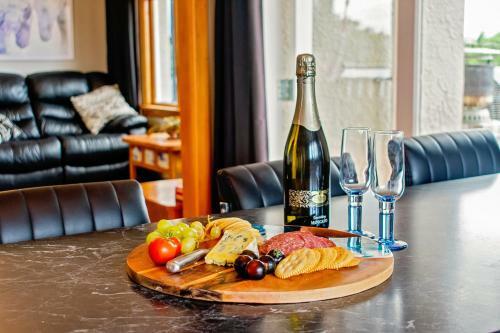 Chime Cottage - Riverton Holiday Home