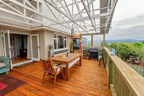 Chime Cottage - Riverton Holiday Home