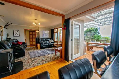 Chime Cottage - Riverton Holiday Home