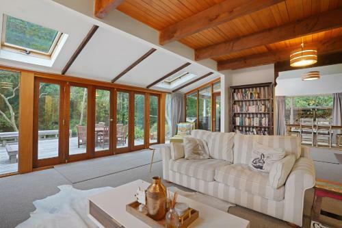 Home Away From Home - Akaroa Holiday Home