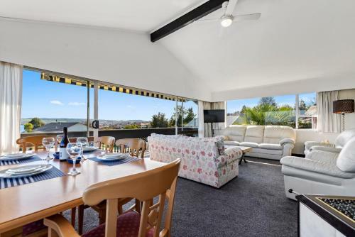 Casa De Vistas - Two Mile Bay Holiday Home