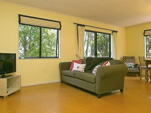 Matuku Hideaway - Taupo Holiday Home