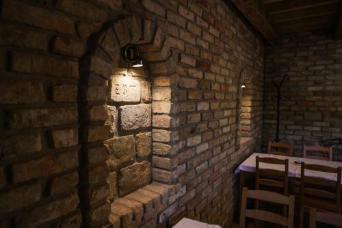 Hostal Szarvas Apartman - Jakuzzis Vend�gh�z M�ny