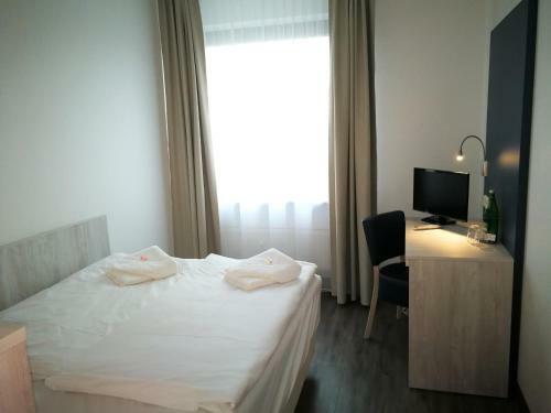 Hotel Near By