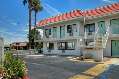 Motel 6 Phoenix Tempe - Broadway - Asu