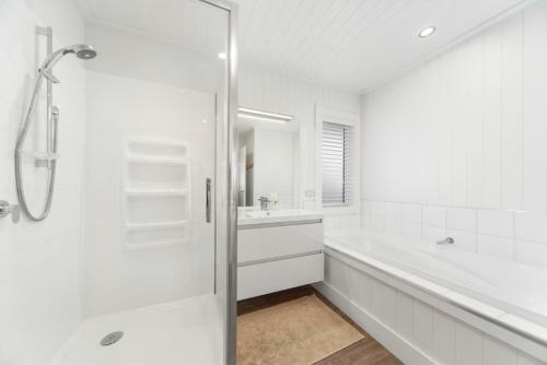 Rogers Retreat - Kinloch Holiday Home