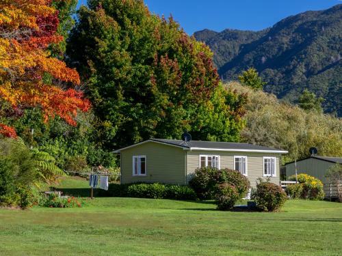 Kauri Cottage - Marahau Holiday Home