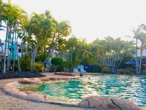 Apartment In 4* Resort - Pool Views - Great Location