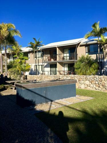 Apartment In 4* Resort - Pool Views - Great Location