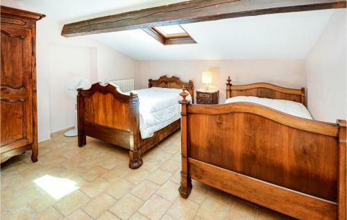 Four-bedroom Holiday Home In Uzes