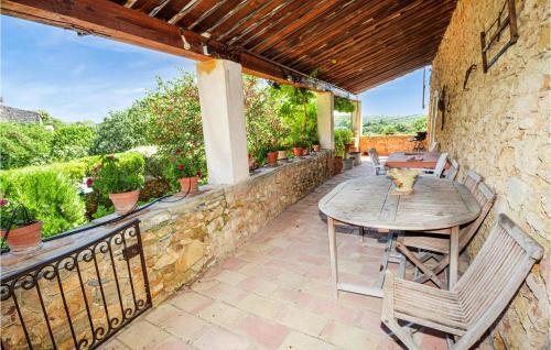 Four-bedroom Holiday Home In Uzes