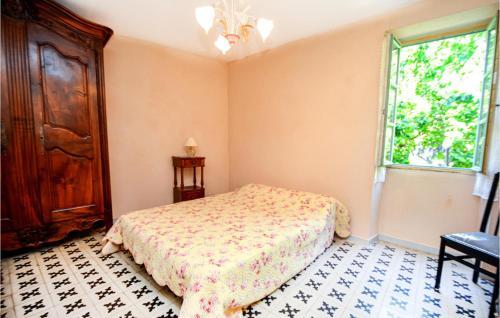 Four-bedroom Holiday Home In Uzes