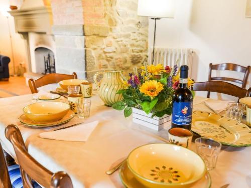 Villa With Private Pool, 3 Km From Cortona, 3 Apartments