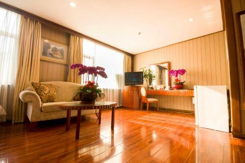 Yicheng Business Hotel