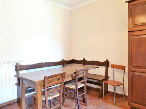 Pleasant Holiday Home In Gallicano With Garden
