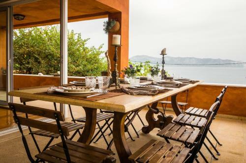 Luxury Hilltop Villa 200m From The Beach