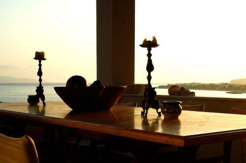 Luxury Hilltop Villa 200m From The Beach