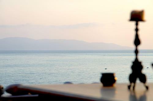 Luxury Hilltop Villa 200m From The Beach