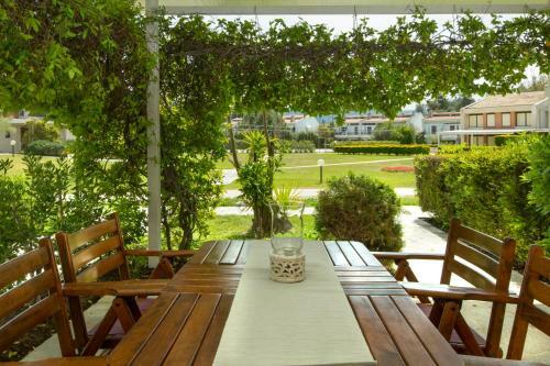 F & B Summer Collection - Villa Dihtia On The Sea