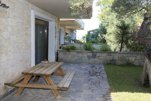 Villa Argo 3 - Beachfront, Big Gardens, Location!