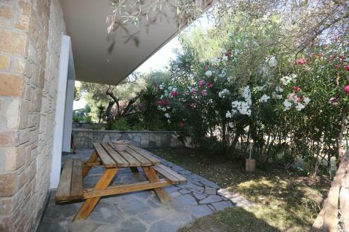 Villa Argo 3 - Beachfront, Big Gardens, Location!