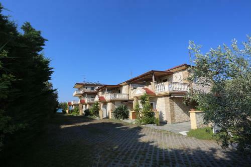 Villa Argo 3 - Beachfront, Big Gardens, Location!