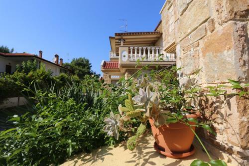 Villa Argo 3 - Beachfront, Big Gardens, Location!