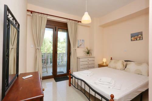 Villa Argo 3 - Beachfront, Big Gardens, Location!