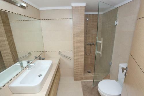 Villa The View - Beachfront, 5 Bedrooms, Bbq, View