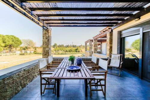 Villa Maisonette Ioanna 70 M From Glarokavos Beach