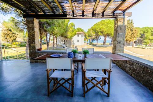 Villa Maisonette Ioanna 70 M From Glarokavos Beach