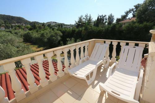 Villa Argo 2 - Beachfront, Big Gardens, Location!