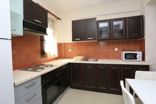 Villa Argo 2 - Beachfront, Big Gardens, Location!
