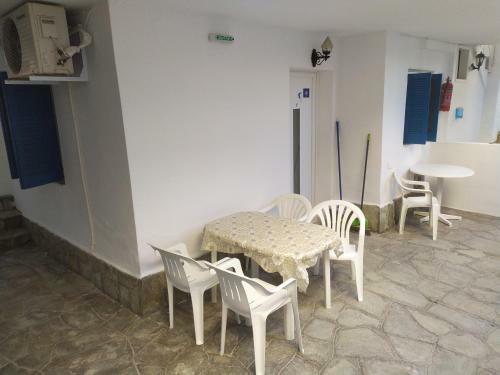 Alexandros Apartments