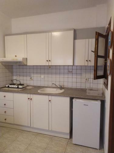 Alexandros Apartments