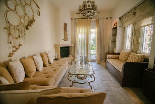 Dreamcatcher Luxury Villa, 1 Min Walk To Beach