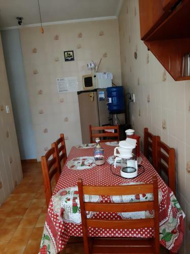 Apartamento Pequeno Com Varanda Praia Grande