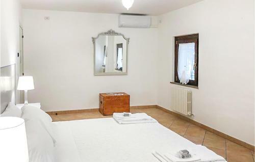 Nice Home In Macerata With Wifi And 5 Bedrooms