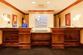 Holiday Inn Express Hotel & Suites Lucedale