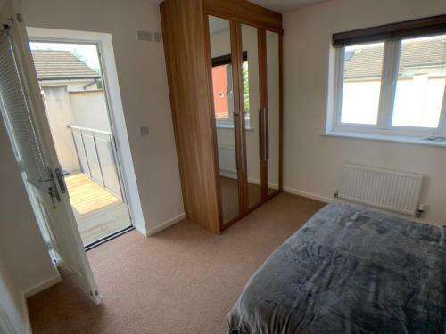 2 Bed House Waterside Luxury Living, Central Area