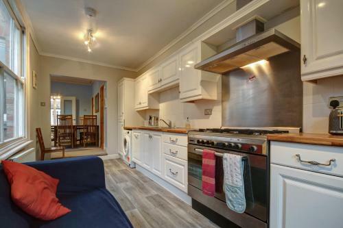 Merton House - Entire Modern City Centre Home