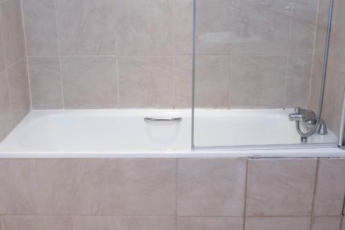 Double Bed + Private Bathroom In Manchester City Centre.