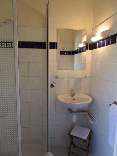 Hotel H�tel Des Po�tes Avec Garage Priv�