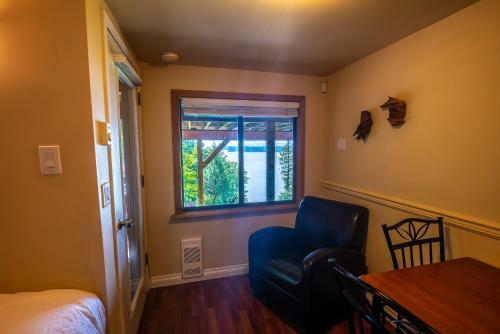 The Fraser River's Edge B&B Lodge