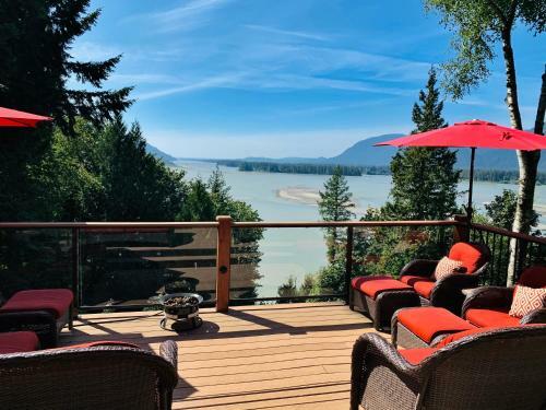 The Fraser River's Edge B&B Lodge