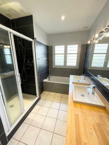 Villa 140 M2 With Wifi-piscine And Garden