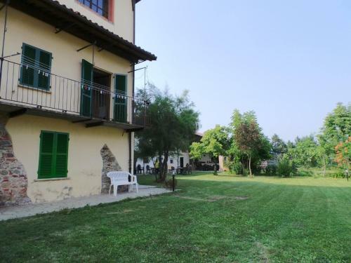 Charming Holiday Home In Niella Tanaro With Garden