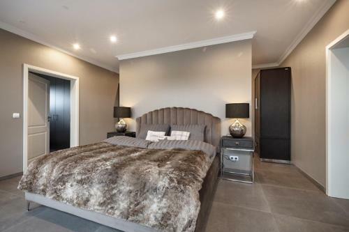 Apartamento Newly Built Villa In A Classicistic Style